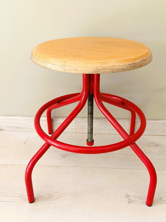 Image 1 of Antico sgabello da officina regolabile in altezza