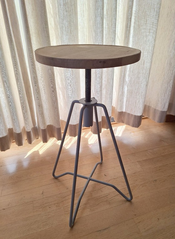 Image 1 of Kruk in hoogte verstelbaar, industrieel design
