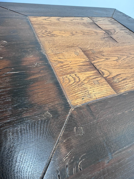 Rustikaler quadratischer Massivholz-Beistelltisch im brutalistischen Kolonialstil, 2er-Set, Beistelltische (Foto 10 von 10)