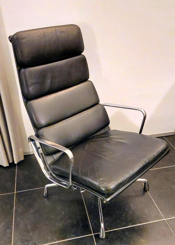 Vitra EA222 Soft Pad Lounge Chair, Swivel chairs, Leather, Chrome, Black, Mid Century Modern (photo 10 of 10)