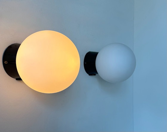 Image 1 of Coppia di applique vintage Raak, opalina e bachelite, Paesi Bassi 1970