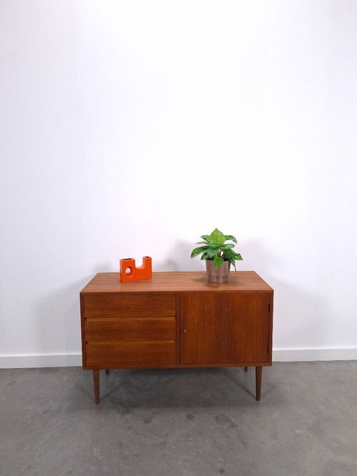 Vintage Teakschrank 60er Jahre, Sideboard mit 3 Schubladen und Tür, Kommode