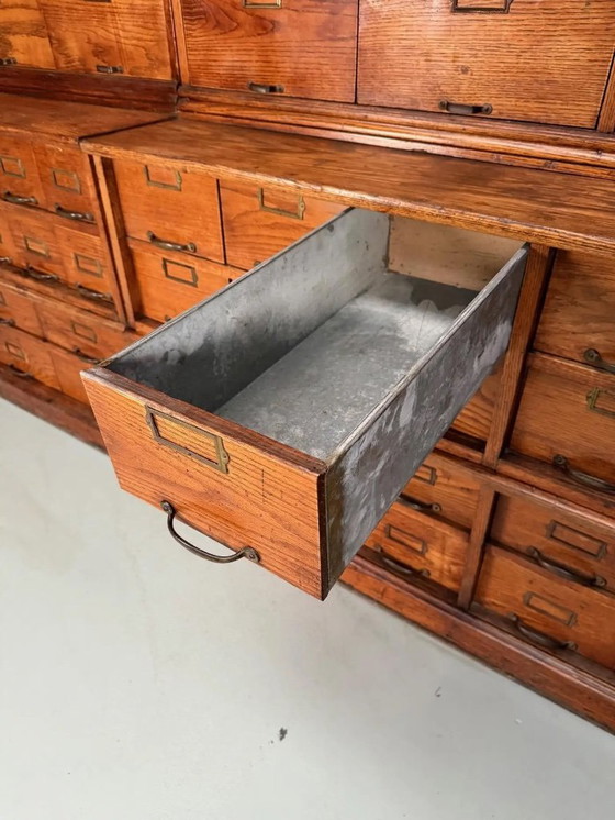 Image 1 of Sehr großer antiker amerikanischer Eichenholzschrank / Apothekerschrank, ca. 1900