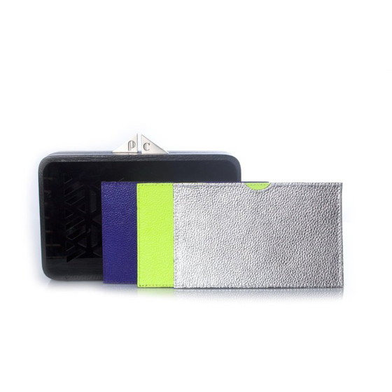 Image 1 of Poupee Couture/Rula Ghalayini, pochette in pelle con filtri colorati in un motivo semipermeabile.