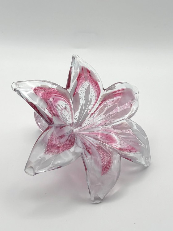 Image 1 of coppia di fiori in vetro artistico realizzati a mano in Italia, secondo la tradizione veneziana di murano, di 20x20x11.