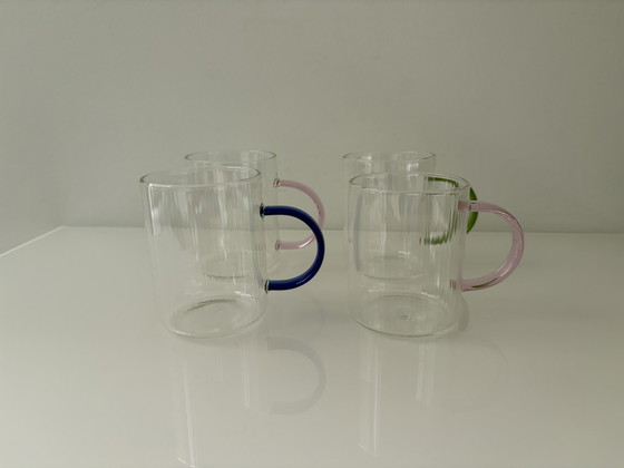 Image 1 of Set aus vier Designerbechern mit farbigen Henkeln
