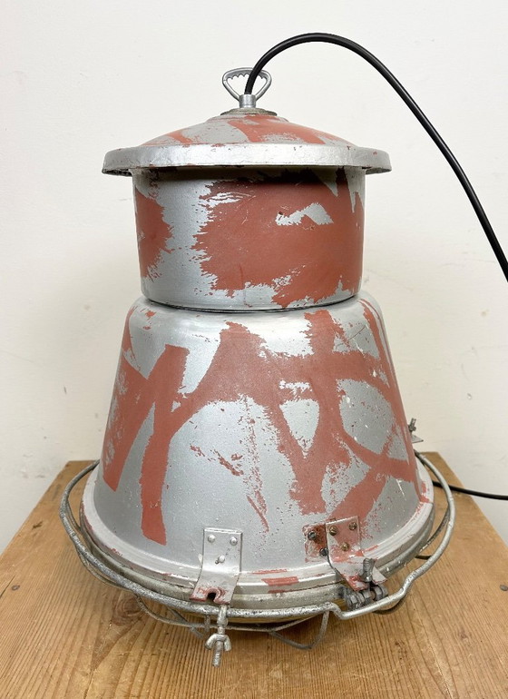 Image 1 of Suspension industrielle en forme de cage avec abat-jour en verre, de Mesko, années 1970