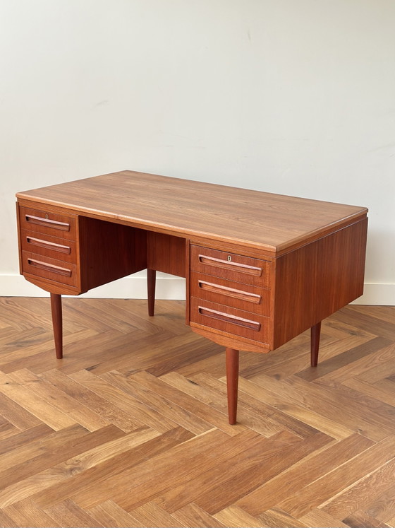 Image 1 of Scrivania dal design vintage in legno di teak danese, anni '50/'60/'70