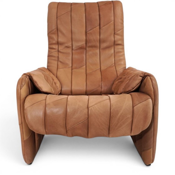 Image 1 of De Sede Ds 50 fauteuil met voetenbank, bekleed met buffelleer en patchwork, 1970