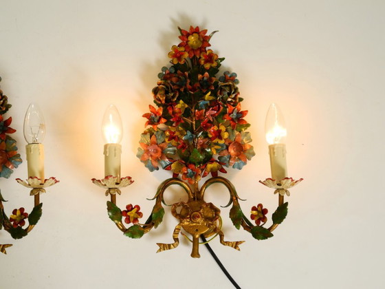 Image 1 of Une paire de magnifiques appliques murales en métal doré et peint à la main, datant des années 1960, signées Hans Möller.