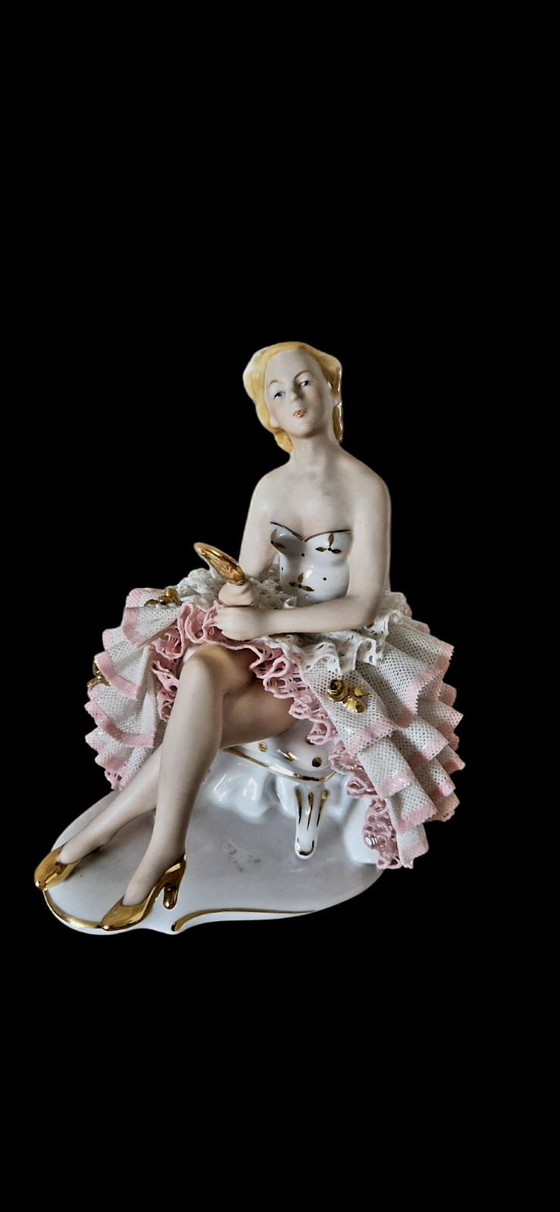 Image 1 of Beeldje, mooie dame