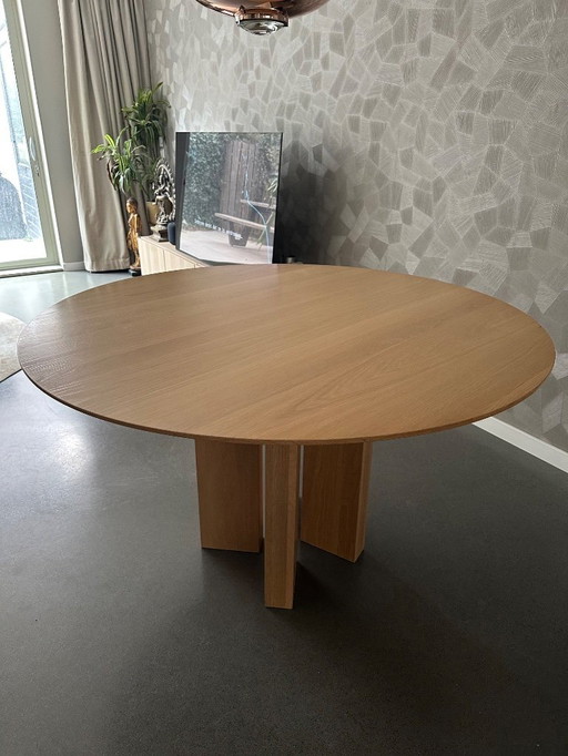 Enzo Luca round oak dining table Dex