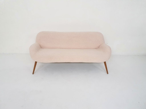 Scandinavian Modern Cocktail Sofa in Boucle, Denmark 1960's – banken, Textile, Wood