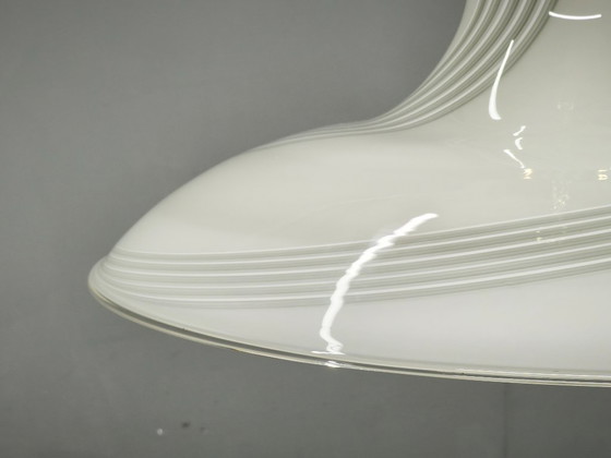 Lámpara colgante de cristal de Murano italiano de los años 70 con diseño de remolino y latón (photo 8 of 11)