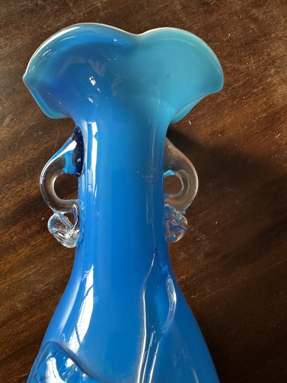 Image 1 of Vase in Pontil glass - Blue - White - Floral decoration and handles - Handmade H 17 cm