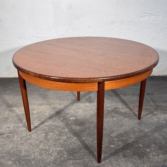 G-Plan Round Extendable Teak Dining Table, 1960s – Wood (photo 3 of 20)