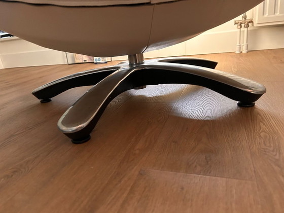Weißer Leder Drehbarer Design Sessel – Leather, Metal (photo 5 of 5)