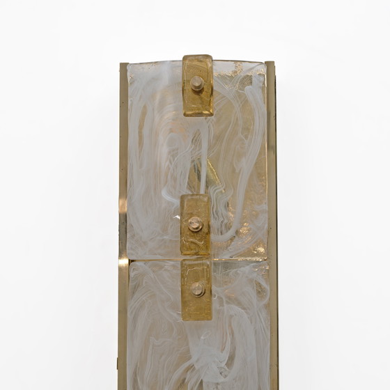 Image 1 of Coppia di applique moderne in ottone e vetro di Murano bianco latte e vetro ambra