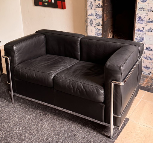 Canapé 2 places, Le Corbusier en cuir noir (édition Cassina), début années 2000