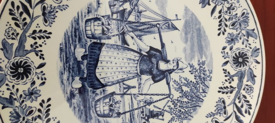 Image 1 of Lot de 2 assiettes murales vintage en faïence de Delft – Boch Belgium / Sphinx royal
