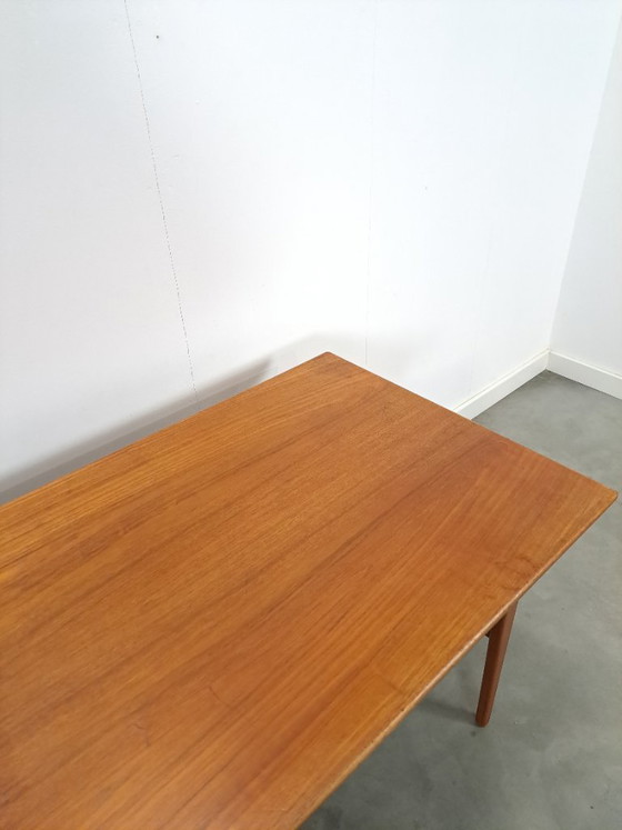 Image 1 of Teak vrijstaand partner bureau met schuine vormen, lades en extra uitschuifbaar werkblad