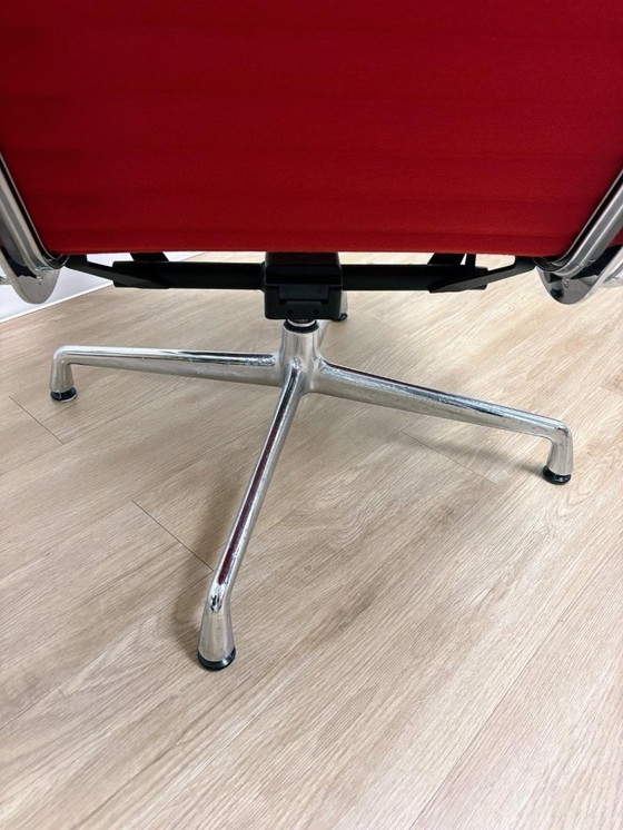 Image 1 of Set di 2 poltrone originali Vitra Eames EA 124 Lounge – Rosse
