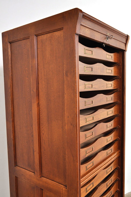 Grande armoire ancienne en chêne à portes roulantes vers 1900