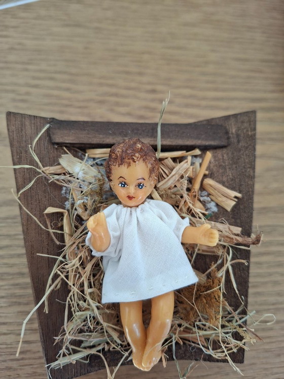 Krippenfigur Baby in Krippe, Handgemaakt door Karmelietessen in Vilvoorde, Dekorative Objekte, Andere, Braun (Foto 3 von 5)