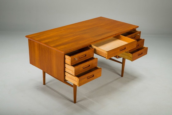 Image 1 of Mid-Century Modern Dänischer Teakholz-Schreibtisch, 1960er Jahre