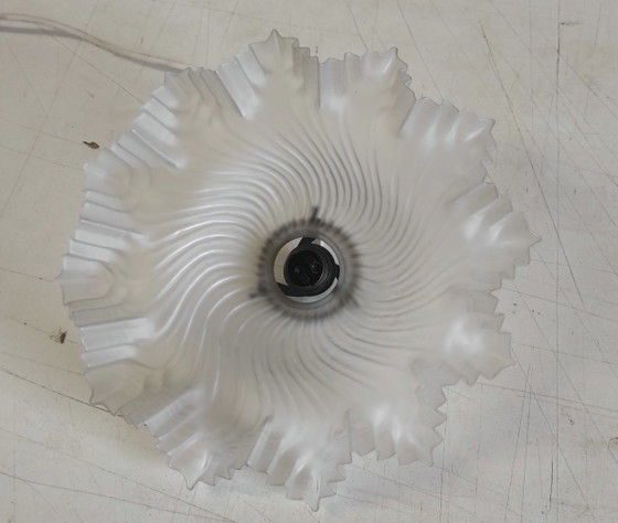 Image 1 of Lampenkap van geplooid glas - midden 20e eeuw