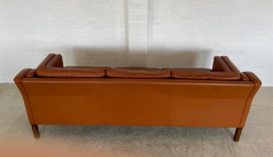 Image 1 of Mid Century Vintage Danish Mogens Hansen 3 Person Sofa in Cognac Leather (Canapé 3 personnes en cuir cognac)