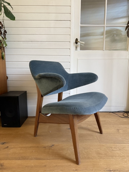 Louis van Teeffelen for Wébé “Wing” armchair – fauteuils, Velvet, Wood