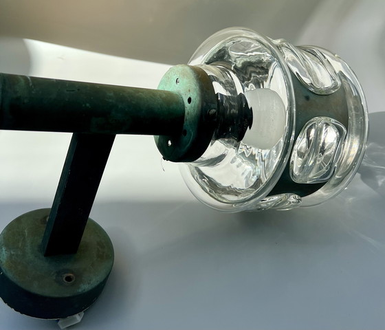 Image 1 of Esclusiva applique di metà secolo in ottone e vetro (ca. anni '70)