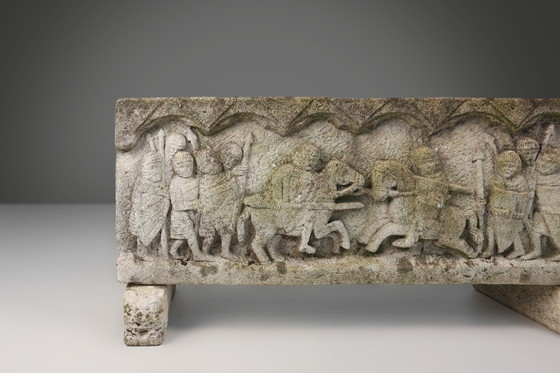 Image 1 of Jardinera de hormigón con fachada esculpida al estilo romano, Francia, década de 1920