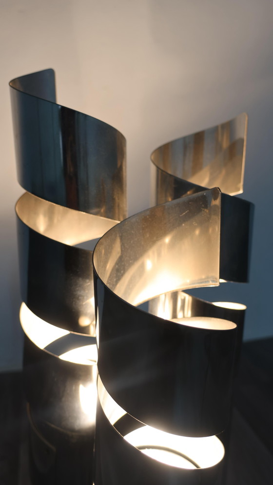 Image 1 of Lámpara de mesa Max Sauze con diseño en espiral de acero cromado, estilo años 70.