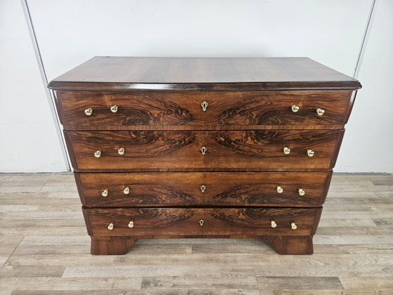 Image 1 of Art Decò chest of drawers in walnut and brass