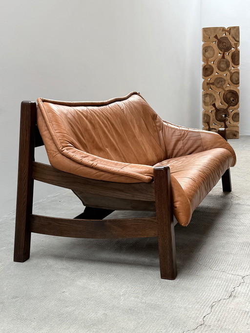3-SEATER SOFA BRAZILIAN DESIGN BRUTALISTIC COGNAC LEATHER OAK WOOD MASSIVE 1970s