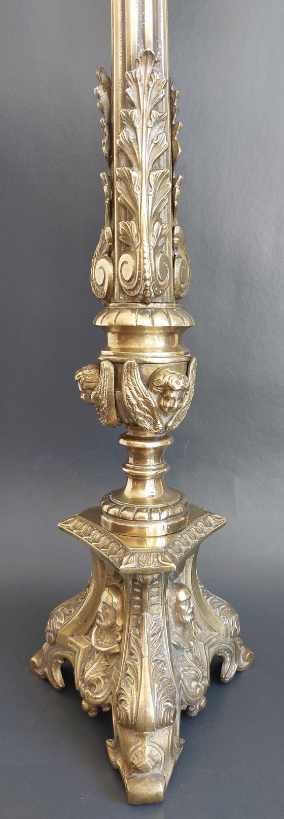 Image 1 of Candelabro da cappella in bronzo del XIX secolo
