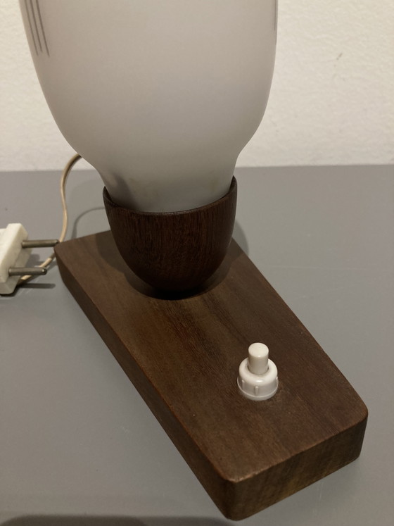 Tischlampe aus der Mitte des 20. Jahrhunderts – Tischlampen, Glass, Wood (photo 4 of 5)