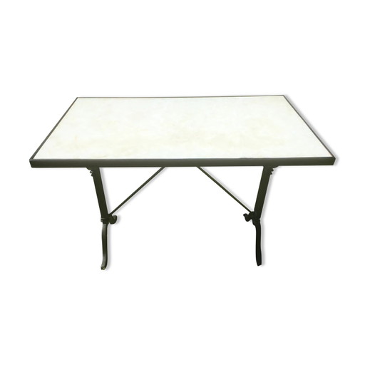 Table de bistrot avec piètement en fonte