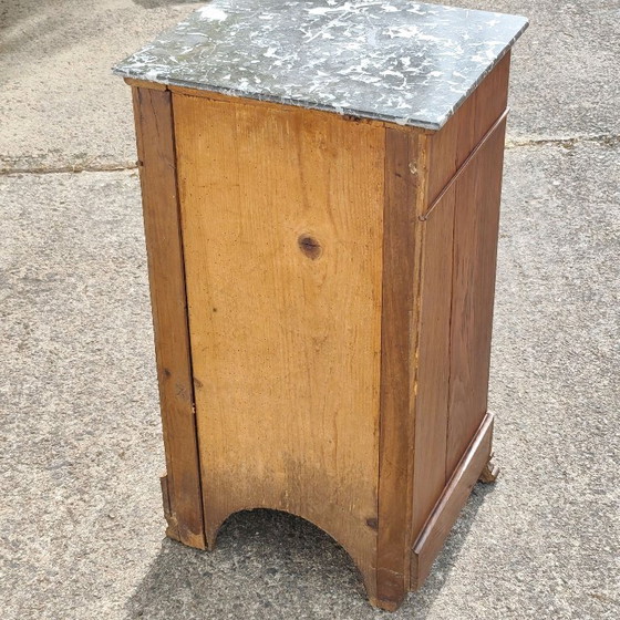 Antiek nachtkastje van marmer en hout - Notenhouten nachtkastje - Louis Philippe - 19e eeuw – Stone, Wood (photo 15 of 18)