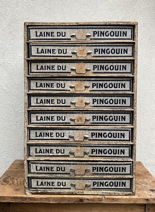 Seltene Laine Du Pingouin-Kurzwarenvitrine aus den 1930er Jahren von Cartonnages Mulliez-Richebé (photo 2 of 12)