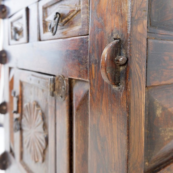 Image 1 of Aparador rústico español del siglo XX - 2 cajones