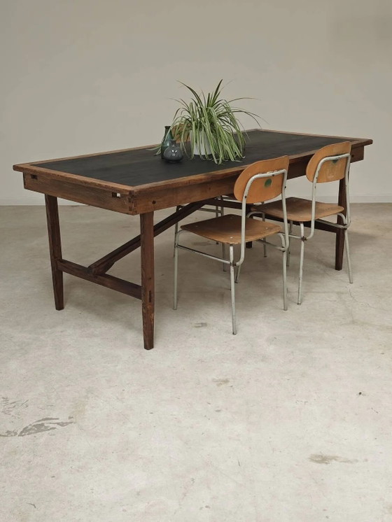 Tavolo pieghevole da officina vintage in rovere con piano nero patinato a mano. – Tavoli da pranzo (photo 20 of 37)