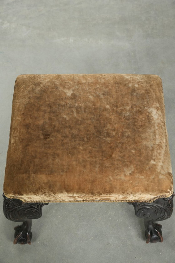Image 1 of Antiek Hollands zitje/ hocker uit de 18e eeuw met velours stof, mooi houtsnijwerk en klauwpoten