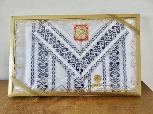 Linge de table Pays Basque, neuf, nappe et 6 serviettes, 1970