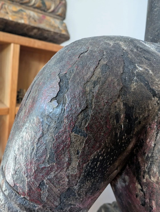 Antike indische polychrome Holztempelfigur – weibliche Begleiterin – Los 191 – Bildhauerei, Wood (photo 18 of 23)
