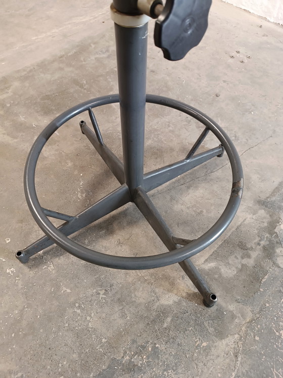 Image 1 of Taburete giratorio industrial de mediados de siglo de Sipe, Italia.