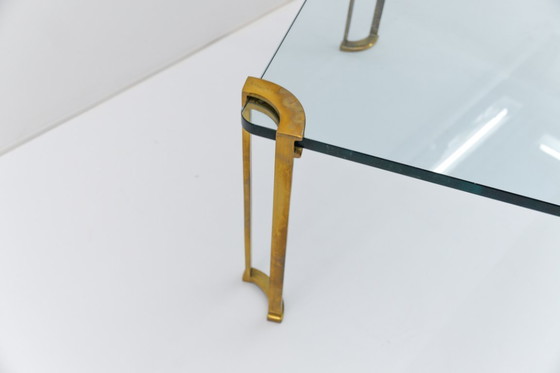 Image 1 of Tavolino da caffè vintage in ottone e vetro attribuito a Peter Ghyczy, anni '70