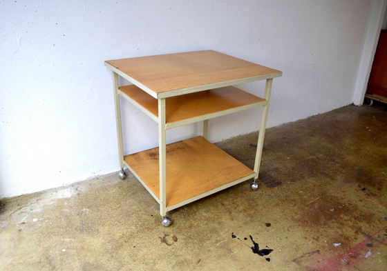 Image 1 of Vintage Industrial Trolley Chariot de service Table d'appoint Coffee Table